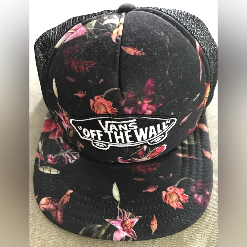 Vans women’s SnapBack trucker hat
